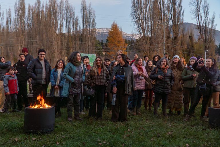 Inauguran exposición Río Simpson Tejido que invita a reflexionar sobre los vínculos de la comunidad de Coyhaique con su cuenca